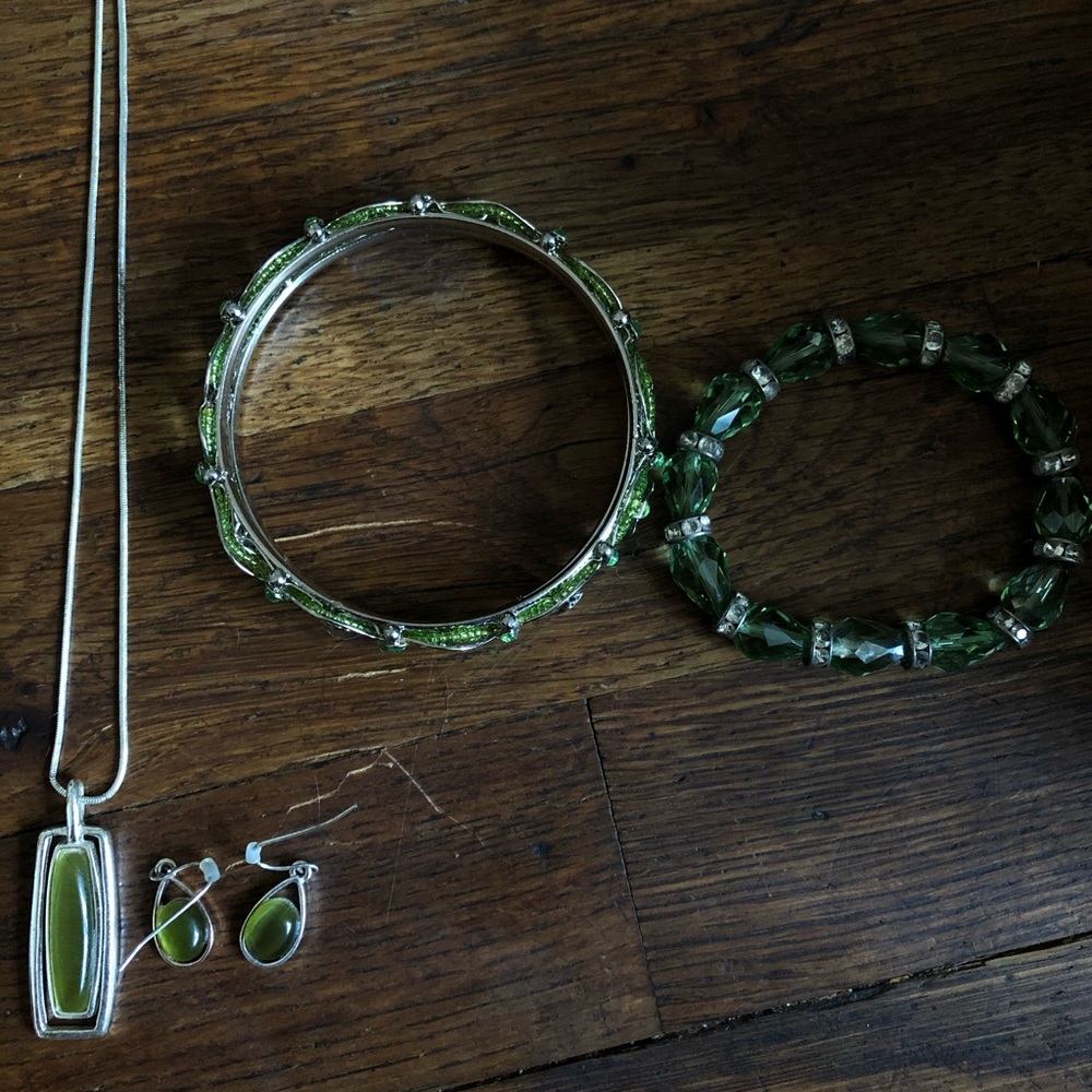 Green assorted jewelry 4 four pieces